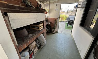 Casa 4 Ambientes con Cochera, Patio y Terraza Acepta permuta- Wilde