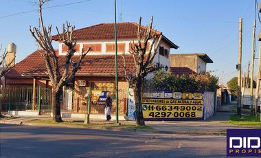 Casa venta Burzaco en esquina- APTA CREDITO- 3 AMB. Y PLAYROOM