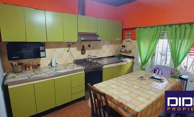 Casa venta Burzaco en esquina- APTA CREDITO- 3 AMB. Y PLAYROOM