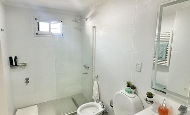 Dúplex en Venta de 2 dormitorios, patio con parrilla. Barrio Smithfield, Centro Zárate