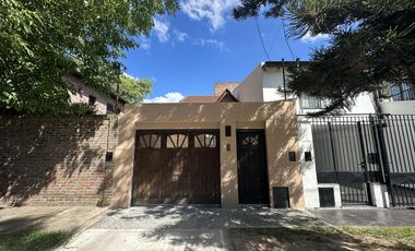 Dúplex en Venta de 2 dormitorios, patio con parrilla. Barrio Smithfield, Centro Zárate