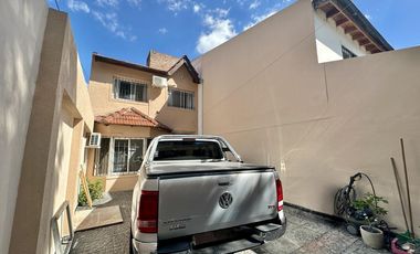 Dúplex en Venta de 2 dormitorios, patio con parrilla. Barrio Smithfield, Centro Zárate