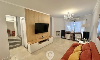 Dúplex en Venta de 2 dormitorios, patio con parrilla. Barrio Smithfield, Centro Zárate