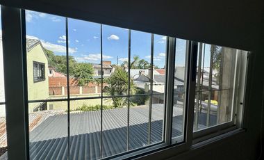 Dúplex en Venta de 2 dormitorios, patio con parrilla. Barrio Smithfield, Centro Zárate