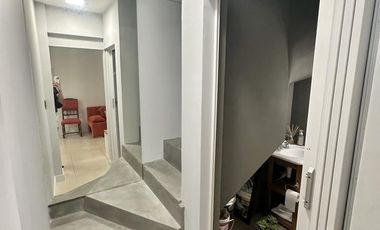 Dúplex en Venta de 2 dormitorios, patio con parrilla. Barrio Smithfield, Centro Zárate