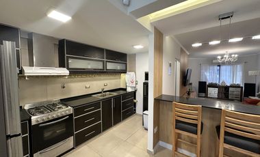 Dúplex en Venta de 2 dormitorios, patio con parrilla. Barrio Smithfield, Centro Zárate