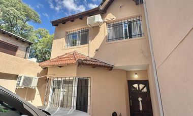 Dúplex en Venta de 2 dormitorios, patio con parrilla. Barrio Smithfield, Centro Zárate