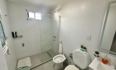 Dúplex en Venta de 2 dormitorios, patio con parrilla. Barrio Smithfield, Centro Zárate