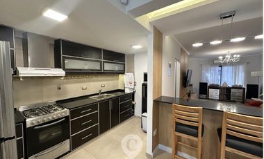 Dúplex en Venta de 2 dormitorios, patio con parrilla. Barrio Smithfield, Centro Zárate