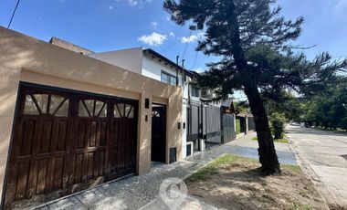 Dúplex en Venta de 2 dormitorios, patio con parrilla. Barrio Smithfield, Centro Zárate