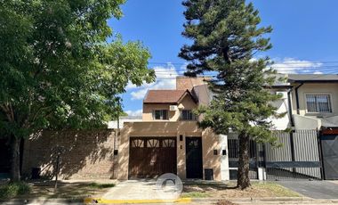 Dúplex en Venta de 2 dormitorios, patio con parrilla. Barrio Smithfield, Centro Zárate