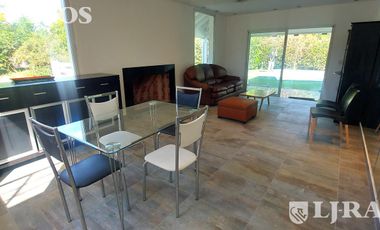 SIN MUEBLES. 3 DORMITORIOS y AREA SERVICIO. LOTE INTERNO.