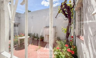 Casa 4 ambientes con cochera y patio en Nueva Pompeya Mar Del Plata