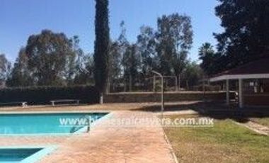 TERRENO EN VENTA EN TEQUISQUIAPAN EN FRACC. VIÑEDOS. Rafa
