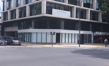 Local en Alquiler en Av. Caseros 3400 esq. Taborda. Parque Patricios