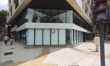 Local en Alquiler en Av. Caseros 3400 esq. Taborda. Parque Patricios