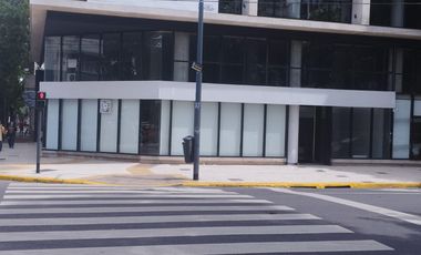 Local en Alquiler en Av. Caseros 3400 esq. Taborda. Parque Patricios