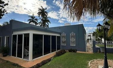 Property with Neo-Colonial Yucatecan Architecture