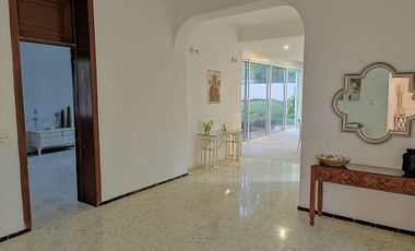 Property with Neo-Colonial Yucatecan Architecture