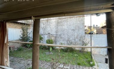 Venta casa 4 ambientes con jardín en Villa Dominico