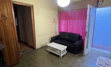 Venta casa 4 ambientes con jardín en Villa Dominico