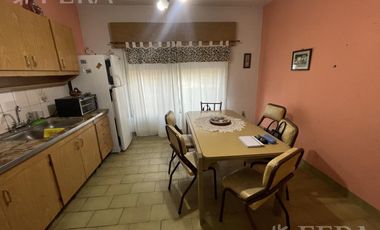 Venta casa 4 ambientes con jardín en Villa Dominico