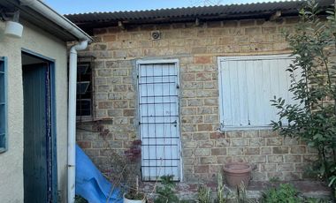 Venta casa 4 ambientes con jardín en Villa Dominico