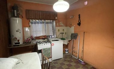 Venta casa 4 ambientes con jardín en Villa Dominico