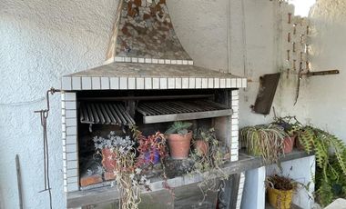 Venta casa 4 ambientes con jardín en Villa Dominico