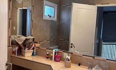 Venta casa 4 dom. estudio, quincho, piscina, Calle Los Cipreses Barrio Rio Grande.- Neuquén cap.-