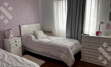 Venta casa 4 dom. estudio, quincho, piscina, Calle Los Cipreses Barrio Rio Grande.- Neuquén cap.-