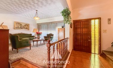 Casa 4 amb. de 199m2 tot. con Cochera y gran parque. San Carlos (Paso y Güemes)