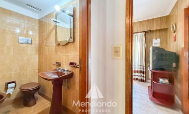 Casa 4 amb. de 199m2 tot. con Cochera y gran parque. San Carlos (Paso y Güemes)