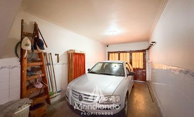 Casa 4 amb. de 199m2 tot. con Cochera y gran parque. San Carlos (Paso y Güemes)