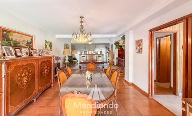 Casa 4 amb. de 199m2 tot. con Cochera y gran parque. San Carlos (Paso y Güemes)