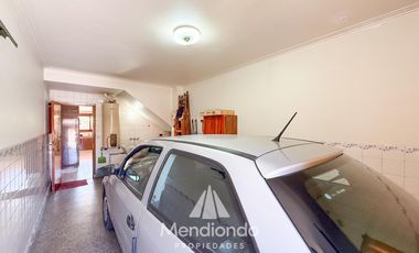 Casa 4 amb. de 199m2 tot. con Cochera y gran parque. San Carlos (Paso y Güemes)