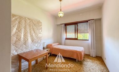 Casa 4 amb. de 199m2 tot. con Cochera y gran parque. San Carlos (Paso y Güemes)