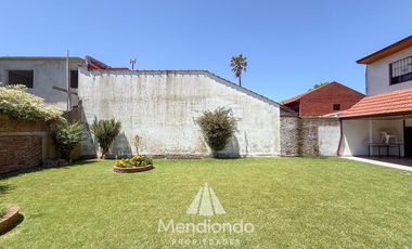 Casa 4 amb. de 199m2 tot. con Cochera y gran parque. San Carlos (Paso y Güemes)