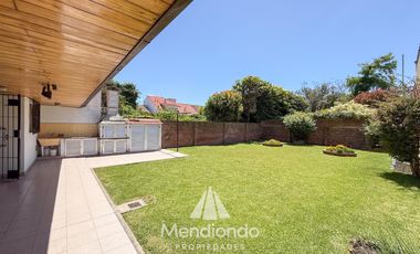 Casa 4 amb. de 199m2 tot. con Cochera y gran parque. San Carlos (Paso y Güemes)