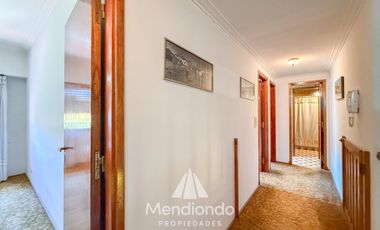 Casa 4 amb. de 199m2 tot. con Cochera y gran parque. San Carlos (Paso y Güemes)