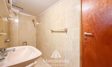 Casa 4 amb. de 199m2 tot. con Cochera y gran parque. San Carlos (Paso y Güemes)