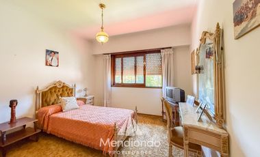 Casa 4 amb. de 199m2 tot. con Cochera y gran parque. San Carlos (Paso y Güemes)