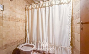 Casa 4 amb. de 199m2 tot. con Cochera y gran parque. San Carlos (Paso y Güemes)