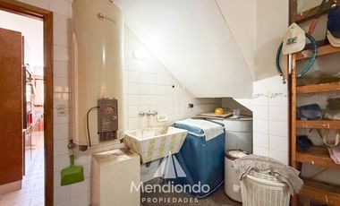 Casa 4 amb. de 199m2 tot. con Cochera y gran parque. San Carlos (Paso y Güemes)