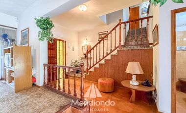 Casa 4 amb. de 199m2 tot. con Cochera y gran parque. San Carlos (Paso y Güemes)