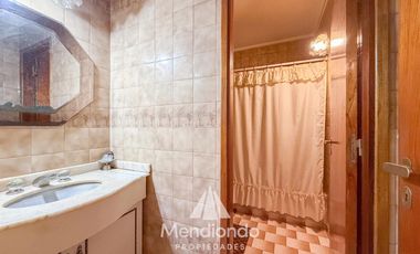 Casa 4 amb. de 199m2 tot. con Cochera y gran parque. San Carlos (Paso y Güemes)