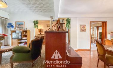 Casa 4 amb. de 199m2 tot. con Cochera y gran parque. San Carlos (Paso y Güemes)