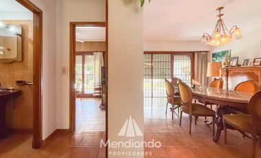 Casa 4 amb. de 199m2 tot. con Cochera y gran parque. San Carlos (Paso y Güemes)