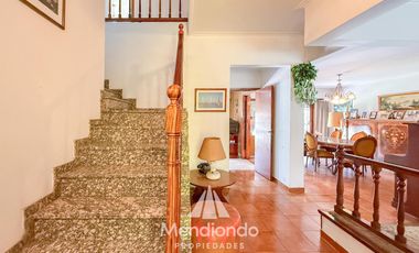 Casa 4 amb. de 199m2 tot. con Cochera y gran parque. San Carlos (Paso y Güemes)