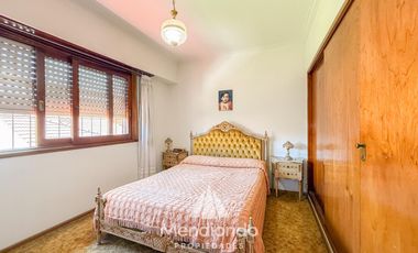 Casa 4 amb. de 199m2 tot. con Cochera y gran parque. San Carlos (Paso y Güemes)